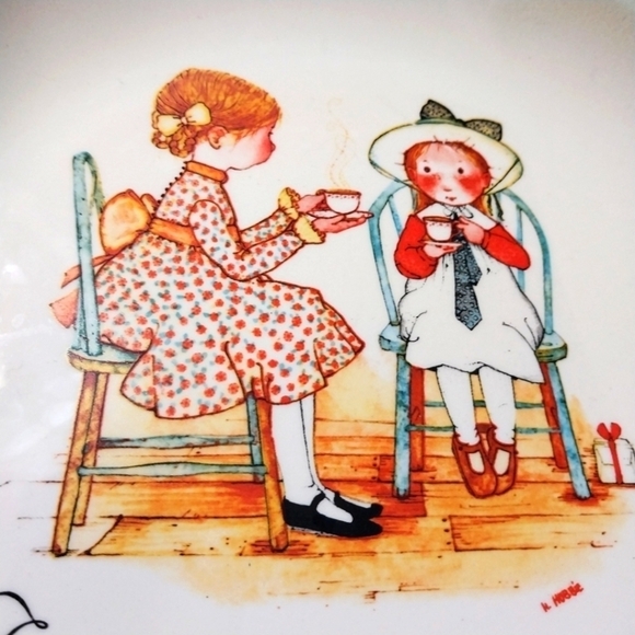 BOGO FREE Vintage 70's  Holly Hobbie Plate Collector's Edition Friends - Picture 3 of 5